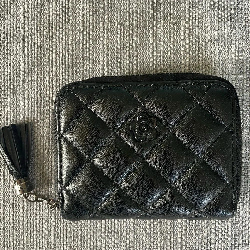 NWOT black wallet. Room for at least 4 cards